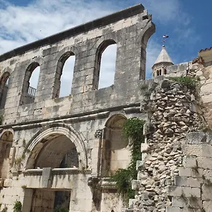 Royal Antique , Split Croatie